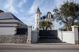 Updated on oct 14, 2020. Lyudmila S French Villa And Handsome Monsieur How Putin S Ex Wife Ended Up With A Multimillion Dollar View Of The Atlantic Coast A Report By Olesya Shmagun Meduza