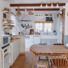 ほっと落ち着く可愛らしさ フレンチカントリー風キッチン ห องคร วโมเด ร น การออกแบบคร วโมเด ร น คร วตกแต งภายใน