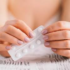 Bei der mikropille mit levonorgestrel ist dies bereits nach dem verstreichen des dreistündigen zeitfensters der fall. Hormonelle Verhutung Heftig Das Macht Die Pille Wirklicht Mit Deinen Haaren Deiner Haut Cosmopolitan