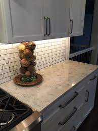 3cm Viatera Quartz Rococo With Subway Tile Backsplash A Timeless Look Modern Kitchen Tiles Kitchen Countertops Kitchen Countertops Laminate