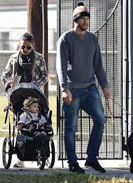 Mila Kunis Nao Quer Que Filha Com Ashton Kutcher Seja Uma Babaca Quem Quem News