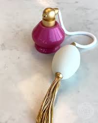 La Bouteille De Parfum De Amaury Guichon Je Lai Regarde En Boucle Afin Dapprendre Des Petites Astuces Cest In 2021 Chocolate Sculptures Realistic Cakes Chocolate Art