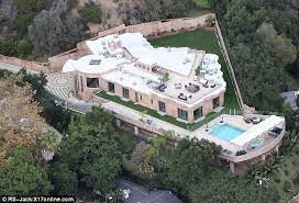 Plush Pad Rihanna Buys Brand New 12million Pacific Palisades Mansion Mansions Celebrity Mansions Celebrity Houses