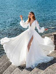 Abito da sposa lungo a ruota semplicissimo. Abiti Da Sposa Invernali I Bridal Dresses Perfetti Per L Inverno