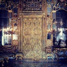 Portes Du Paradis Le Palazzo Valguarnera Gangi Situe Sur La Place Croce Dei Vespri Au Cœur De Palerme Visconti Y Tourna Opulent Interiors Palermo Palazzo