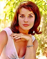 Good morning to members in the Fabulous Films and Stars. She was the  darling in the movies 🎬