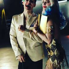 Para mais conteúdos como este, assine o canal! Esquadrao Suicida Coringa E Arlequina Posam Juntos Em Foto Inedita Dos Bastidores Do Filme Terraverso Site Sobre A Dc Comics No Brasil