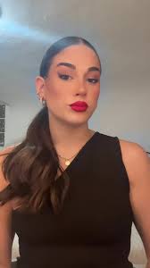 Iris Robles (@iriiis_28)