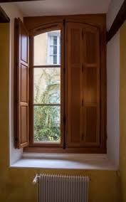 Profitez du calme de votre maison ou appartement avec la pose de fenêtres en bois double vitrage. Fenetre Bois Double Vitrage A Niort Triangle Rectangulaire