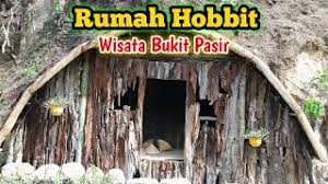 Lokasi rumah hobbit ini berada di sekitar hutan pinus mangunan dan watu goyang dlingo, tepatnya berada di jalan hutan pinus, nganjir, mangunan, dlingo, bantul, yogyakarta. Rumah Hobbit Wisata Bukit Pasir Muara Siban Pagaralam Youtube