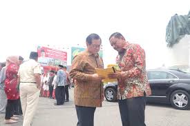 Proposal pembangunan masjid yang baik dan benar. Demi Rakyat Mian Todong Presiden Dengan Proposal Pembangunan Jembatan Newsikal