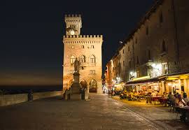 San marino ist ein schloß (gemeinde) und die hauptstadt von republik san marino. Besuchen Sie San Marino Sehenswurdigkeiten In Der Republik Von San Marino Abc Vacanze It