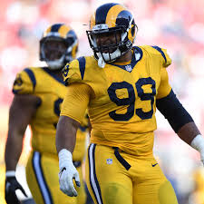 Aaron donald has been named the associated press' defensive player of the year. 4 Plays That Show Rams Dl Aaron Donald Is Too Good For Words Sbnation Com