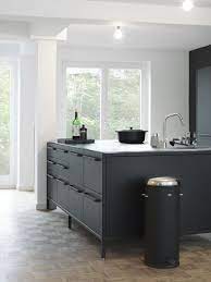 vipp kitchen in a hamburg home keuken ontwerp keuken interieur zwart kookeiland