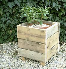 J'ai déjà des bacs en bois que je comptais utiliser et garnir de fleurs. Bac En Bois Rustique Esprit Cabane