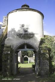 29 Peumerit Manoir De Lesmadec Beaux Batiments Le Manoir Pigeonnier