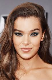 Navigating all that eye makeup can be tough for some people, but this handy chart decodes where everything goes — right down to the tear duct. The Eye Trend Everyone Was Wearing On The Grammys Red Carpet Beauty Eye Trends Hailee Steinfeld Hair