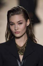 Roberto Cavalli At Milan Fashion Week Fall 2018 Runway Hair Hair Styles Wedding Hairstyles For Long Hair