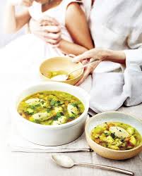 Potage Aux Legumes Et Quenelles De Volaille Pour 4 Personnes Recettes Elle A Table Recette Potage Legumes Quenelles Recettes De Cuisine