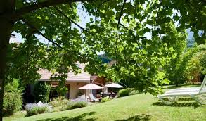 Terrasse Avec Acces Direct Au Jardin Menthon Saint Bernard Annecy Garden Exterior Terrace Beaux Jardins Locations Vacances Location Vacances Annecy