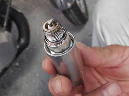 箱状で上部にプラグを突っ込む穴があり、内部にはサンドブラストの 粉が入っていました。 一応、プラグ用として販売されていたようですよ。 grainneさん： 転倒してかぶらせたり、オーバーフロー等したときに クランク内にガソリンがたまり何度もかぶる症状が出るときがあります。 35 ãã©ã°ç¼ã'ã®è¦æ¥µã Khç·¨ ããã ã¯ã¼ã«