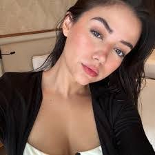 Andrea Grajeda's Instagram, Twitter & Facebook