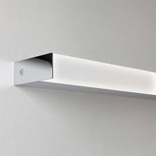 Avec la gamme d'appliques éclairage led sont spécialement conçues pour les salles de bains où vous pourrez vous maquiller, coiffer, épiler, brosser les dents et beaucoup d'autres. Applique Pour Miroir De Salle De Bain Achetez En Ligne