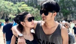 Jika selama ini guntur diketahui publik belum menikah, nyatanya wanita namun menilik kisah asmara sebelumnya, guntur pernah hampir menikah dengan cynthiara alona, keduanya pernah tukar cincin pada tahun 2011. 5 Curhatan Menohok Sosialita Yang Dihamili Pesinetron Guntur Triyoga Namun Tak Diakui