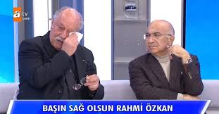 Avukat rahmi özkan kimdir, nerelidir ve kaç yaşındadır soruları son günlerin en çok araştırma yapılan konular arasında yer alıyor. Avukat Rahmi Ozkan In 13 Yasinda Vefat Eden Torunu Icin Canli Yayinda Gozyaslarina Boguldu Videosunu Izle Takvim Tv