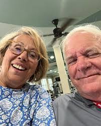 Rhonda Sanger's Instagram, Twitter & Facebook