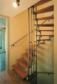 Nr 6 Harfentreppe Mit Einem Wandhandlauf Aus Edelstahl Treppe Treppe Haus Treppenstufen Renovieren