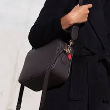 Lets take a look whats in my bag! Grace Crossbody Signet Black