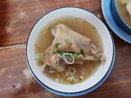 Bedanya, kuah sup ayam berwarna lebih bening, sedangkan soto ayam berwarna lebih pekat. Sop Ayam Khas Klaten Klampis Surabaya Lengkap Menu Terbaru Jam Buka No Telepon Alamat Dengan Peta