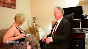 Komşumun Karısı Yanımda Sekreterliğe Başladı