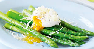 Uno degli abbinamenti più famosi della cucina italiana. Asparagi Con Le Uova Sous Vide