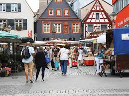 Lounge · movie & music store. Offenburger Wochenmarkt Auswahl In Besonderer Atmosphare Offenburg Badische Zeitung