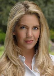 Elizabeth Warburton's Instagram, Twitter & Facebook