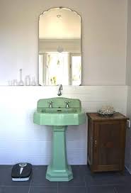 green bathroom, retro bathrooms, green sink