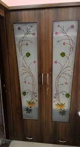 This front door arrangement shows off a variety of decorating options. Pin By Gayyuar Aalam4oo7 On Door Glass Design In 2020 Door Glass Design Pooja Room Door Design Room Door Design