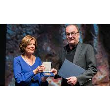 Kristina sterz (* juli 1974 in lübeck) ist eine deutsche journalistin und fernsehmoderatorin. Swr2 Kultur Aktuell Podcast Player Horbucher Zum Herunterladen