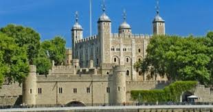 Tower Of London In The Sunshine From The Thames Family Discount Deal London Attractions Top Attractions In London Tower Of London