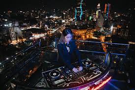 Cho thuê căn hộ central garden, trung tâm quận 1, mặt tiền võ văn kiệt, bên dưới chung cư là chợ nga. 10 Rooftop Bars In Ho Chi Minh Vietnam That Prove Saigon Is Fun