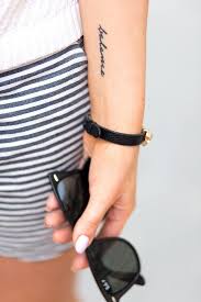 Freude, neubeginn, liebe und pracht treffen aufeinander in der symbolik der kirschblüte Pin Von Elenasophie Auf Tattoo Ideas Tattoo Schrift Handgelenk Kindernamen Tattoo Tattoos Kindernamen Handgelenk