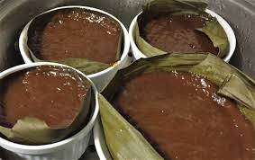 Kuih bakul ialah makanan cina yang dibuat daripada tepung pulut dan gula1 lalu dibentukkan seakan seperti dodol. Kuih Bakul