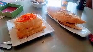 Top some puff pastry with cherry tomatoes, peppers and halloumi to make an easy family lunch or supper. Cheese And Tomato Puff Pastry And Pulled Pork Baguette Picture Of Jardin Urbano Valencia Tripadvisor