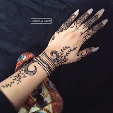 16 Awesome Looking Wrist Tattoos For Girls Con Imagenes Tatuajes Wanderlust Tatuajes Femeninos Tatuajes De Henna