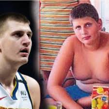 Taj karakter i svetlost kojom jokić sija brzo su registrovali i ljudi u nikola jokić je nba ligi doneo osveženje koje je dugo čekala, belog centra koji šutira trojke, deli. Jokic Danas Zari I Pali Nba Ligom Ali Kosarka Nije Njegova Prva Ljubav Decacki San Nije Ostvario Jer Je Imao Previse Kilograma Najnovije Vesti Srbija Danas