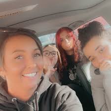 Stylist for women's pixie cuts in Middletown?