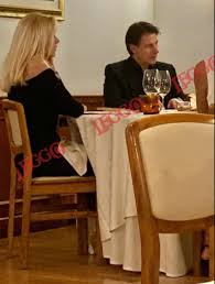 Ancora una volta la first lady si è rivelata all. Giuseppe Conte A Cena Con La Compagna Olivia Paladino Serata Romantica Per Il Premier