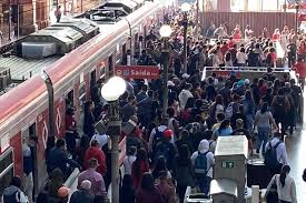 Aumenta as probabilidades de boa intermodalidade entre o trem metropolitano, o trem regional e o metropolitano de são paulo, sendo os dois primeiros da cptm e o. Passageiros Se Aglomeram Em Trens Do Metro E Cptm No Primeiro Dia Util Da Fase Vermelha Em Sp 08 03 2021 Sao Paulo Agora